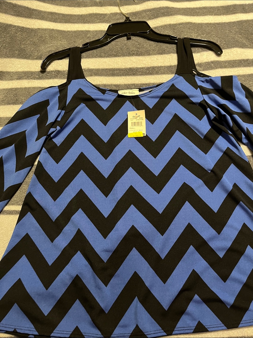 Star Vixen Blue and Black Chevron Cold-Shoulder Tunic - Picture 4 of 6